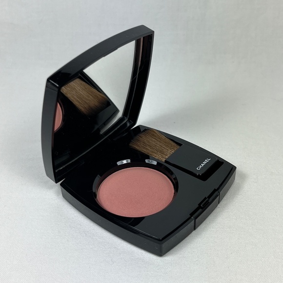CHANEL Powder Blush in 02 Rose Bronze - Picture 16 of 16